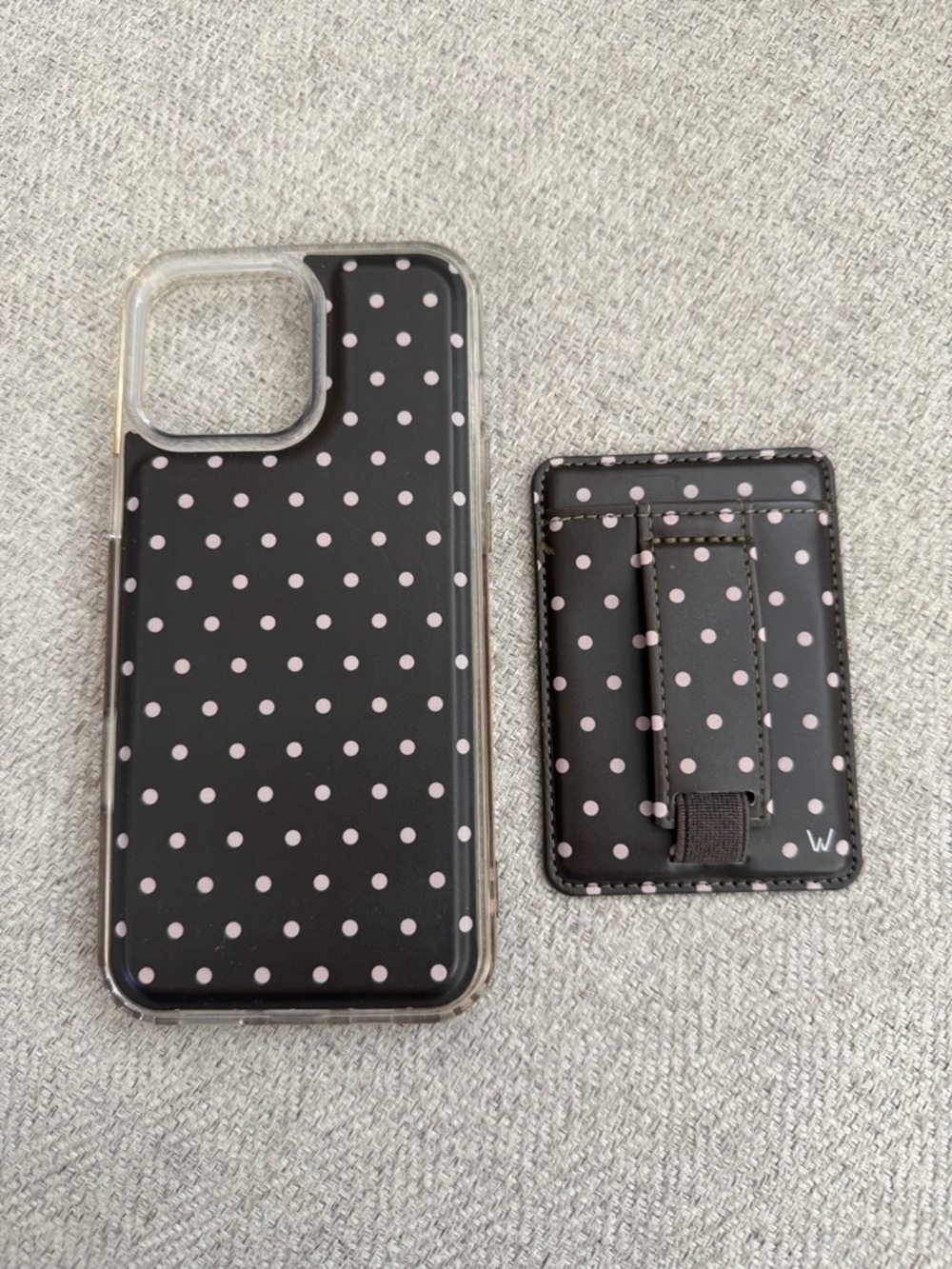 Walli case iPhone 16 pro max cocoa dot wallet case, magnetic, great condition!